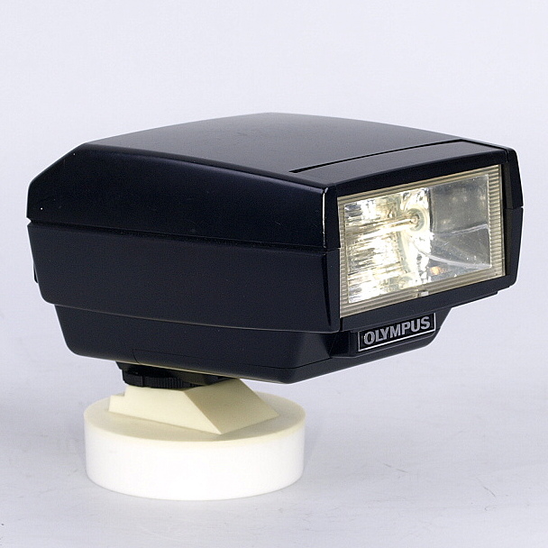 Olympus T32 flash unit in good condition with users manual Wide Angle